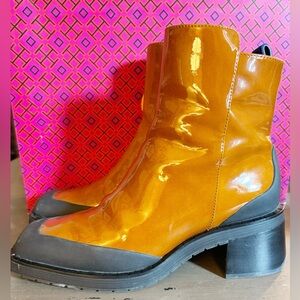 Tory Burch patent leather expedition boot tan/cobalt size 8.5
